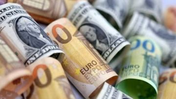 سعر الدولار واليورو الآن.. أسعار العملات الأجنبية والعربية اليوم الإثنين سعر الدولار واليورو الآن.. أسعار العملات الأجنبية والعربية اليوم الإثنين