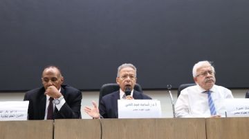 تهدد مستقبل المهنة.. نقيب الأطباء يحذر من التوسع العشوائي في كليات الطب
