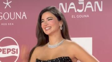 تول شفاف.. هدى الأتربي تتألق بفستان أسود جرئ في ختام مهرجان الجونة السينمائي تول شفاف.. هدى الأتربي تتألق بفستان أسود جرئ في ختام مهرجان الجونة السينمائي