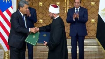 بعد كلمة رئيس وزرائها عن مصر والأزهر.. وزير الأوقاف: لماليزيا وأهلها مكانة عزيزة في قلبي.. صور بعد كلمة رئيس وزرائها عن مصر والأزهر.. وزير الأوقاف: لماليزيا وأهلها مكانة عزيزة في قلبي.. صور
