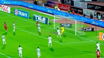 بن جديدة يهدر فرصة هدف أول للأهلي في شباك الزمالك بن جديدة يهدر فرصة هدف أول للأهلي في شباك الزمالك
