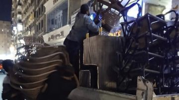 حملات موسعة لرفع الحواجز والإشغالات والتعديات بالعجوزة والمهندسين حملات موسعة لرفع الحواجز والإشغالات والتعديات بالعجوزة والمهندسين