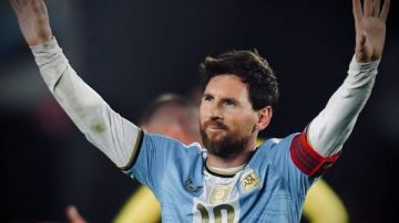 رئيس برشلونة الأسبق يهاجم ميسي بسبب لابورتا رئيس برشلونة الأسبق يهاجم ميسي بسبب لابورتا