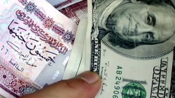 سعر الدولار يقترب من 54 جنيها.. قفزة مفاجئة في 10 بنوك سعر الدولار يقترب من 54 جنيها.. قفزة مفاجئة في 10 بنوك