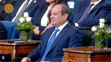 كيف يوجه الوعي .. الرئيس السيسي يشاهد فيلما عن الشائعات التي تواجه مصر كيف يوجه الوعي .. الرئيس السيسي يشاهد فيلما عن الشائعات التي تواجه مصر