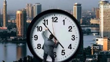 هل تقديم الساعة وتأخيرها حرام شرعا؟.. الإفتاء توضح حكم التوقيت الصيفي والشتوي هل تقديم الساعة وتأخيرها حرام شرعا؟.. الإفتاء توضح حكم التوقيت الصيفي والشتوي