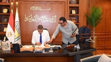 خطوة نحو الاستقرار.. محافظ جنوب سيناء يوقع قرارات تخصيص أراض سكنية لمواطني طابا