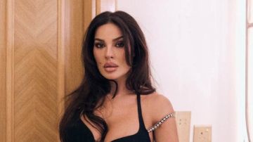 بالحمالات.. نادين نجيم تثير الجدل بقوامها الممشوق بالحمالات.. نادين نجيم تثير الجدل بقوامها الممشوق