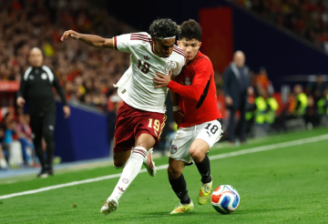 الفيفا يعاقب إسبانيا بسبب هتافات معادية للإسلام في مباراة ودية ضد مصر الفيفا يعاقب إسبانيا بسبب هتافات معادية للإسلام في مباراة ودية ضد مصر