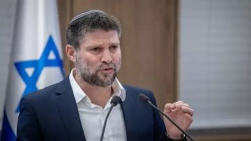 سموتريتش يدعو لحملة عسكرية شاملة في الضفة لتفكيك السلطة الفلسطينية سموتريتش يدعو لحملة عسكرية شاملة في الضفة لتفكيك السلطة الفلسطينية