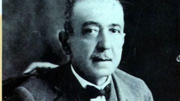في ذكرى رحيله: أحمد شوقي.. من شاعر القصر إلى أمير الشعراء 