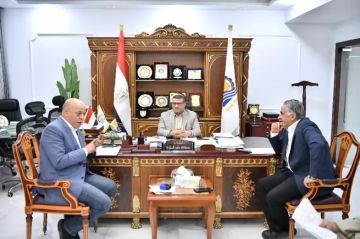 محافظ قنا يناقش مع النواب مطالب المواطنين والملفات الخدمية خلال لقائهم الأسبوعي