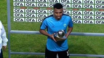 عبد الرحمن شيكا يحصد جائزة رجل مباراة غزل المحلة وأبو قير للأسمدة بالدوري