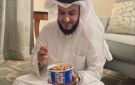 بالصور.. مشاري العفاسي في مصر ويشارك جمهوره لحظات على مائدة الكشري