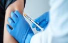 تطعيمات الأطفال بين الشائعات والأمان.. توضيحات مهمة بشأن الإنفلونزا والحصبة