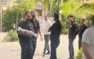 في مشهد مؤثر.. والد يونس يحمل جثمان نجله حفيد الفنان ماجد المصري