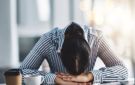 تنام 8 ساعات وتستيقظ مرهقا؟.. أسباب التعب المستمر وكيف تتخلص منه