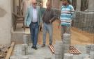 استكمال أعمال التطوير ورفع كفاءة الشوارع الداخلية بتركيب بلاط الإنترلوك بمركز الحسينية بالشرقية