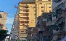 محافظ الإسكندرية ومدير الأمن يتابعان تأمين عقار مائل من 12 طابقا بحي وسط