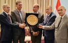 محافظ المنيا ونواب رئيس النيابة الإدارية يكرمون رئيس المدينة
