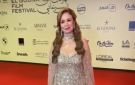 الذهبي اللامع.. إلهام شاهين تتألق بإطلالة فخمة في افتتاح مهرجان الجونة السينمائي
