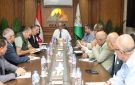 محافظ الجيزة يبحث إنهاء أعمال المرافق المتعارضة مع مشروعات الرصف بحدائق الأهرام - eg