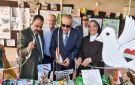 محافظ الأقصر يتفقد عددا من المدارس ويشارك الطلاب احتفالات انتصارات أكتوبر