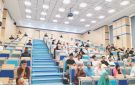 عباس شومان يشرح لطلاب جامعة الجلالة أبرز سمات التشريع الإسلامي.. صور