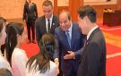 فيها حاجة حلوة..الرئيس السيسي يمازح أطفال كوريا الجنوبية - eg
