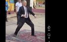 مدير مدرسة بالدقهلية يستعرض مهاراته في الفنون القتالية واللياقة البدنية أمام طلابه صور