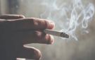 هل تلوث الهواء يسبب سرطان الرئة لغير المدخنين؟.. طبيب يفجر مفاجأة