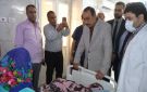  كلنا جينا نطمن عليكي .. محافظ سوهاج يزور ممرضة مريضة بالمستشفى العام