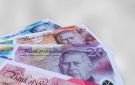  الإسترليني قرب أعلى مستوى في 16 شهرا أمام اليورو .. وترقب للموازنة البريطانية