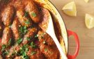 طريقة عمل كفتة الأرز المصرية بالصلصة .. سر التماسك ومنع تفككها أثناء القلي