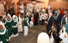 محافظ أسوان يشهد عرضا فنيا متميزا لطلاب مدارس أبو سمبل السياحية