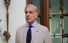 متضامنون مع السعودية.. رئيس الوزراء الباكستاني يدين الهجوم الشنيع الذي شنه الحوثي على مطار الملك خالد
