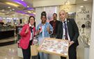 مطار القاهرة يحتفل بذكرى انتصارات أكتوبر مع المسافرين .. صور - eg