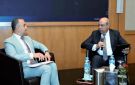 خلال افتتاح أعمال القمة.. وزير الطيران المدني يشارك في جلسة حوارية حول الموازنة بين النمو وأمن الطيران والمرونة التشغيلية