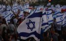 آلاف الإسرائيليين يتظاهرون ضد نتنياهو قبل الانتخابات.. ومطالبات بمحاسبة المسئولين عن إخفاق 7 أكتوبر - eg