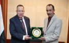 في ذكرى أكتوبر.. محافظ سوهاج يلتقي نقيب الأشراف بديوان عام المحافظة ويستعيدان روح النصر - eg