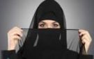 هل الصلاة بالنقاب صحيحة أم يجب على المرأة خلعه قبل أدائها؟.. الإفتاء تحسم الجدل