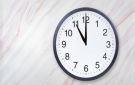 الساعة 12:00 هترجع 11:00.. تأخير الساعة منتصف الليل لبدء التوقيت الشتوي رسميا