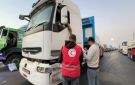 الهلال الأحمر يرسل قافلة زاد العزة الـ 301 بحمولة تتجاوز 3.266 طنا من المساعدات لأهالي غزة .. صور