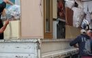 بعد تخفيف الأحمال.. إخراج منقولات الأسر المتضررة من عقاري الإسكندرية - eg