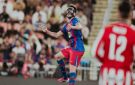 إصابة إريك جارسيا تثير القلق في برشلونة قبل مواجهتي باريس سان جيرمان وريال مدريد تفاصيل