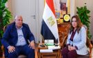 وزيرة التنمية المحلية والبيئة تتابع مع محافظ مطروح موقف تنفيذ مشروعات الخطة الاستثمارية وتطوير منظومة النظافة وإزالة التعديات