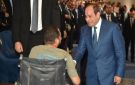 في لفتة إنسانية.. الرئيس السيسي يتوجه لمصافحة أحد ضيوف منتدى مصر 2026