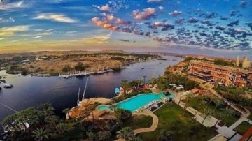 أسوان تحصد جائزة مدينة العام السياحية بمنطقة الدول الثماني للتعاون الاقتصادي أسوان تحصد جائزة مدينة العام السياحية بمنطقة الدول الثماني للتعاون الاقتصادي