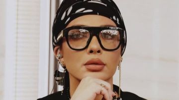 إطلالة مختلفة تثير الجدل.. أصالة بالتربون في بروفات حفلها بموسم الرياض إطلالة مختلفة تثير الجدل.. أصالة بالتربون في بروفات حفلها بموسم الرياض