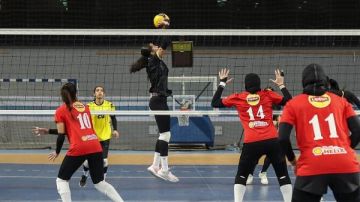 الأهلي وسبورتنج يحققان الفوز بالجولة الأولى من كأس سوبر آنسات الكرة الطائرة